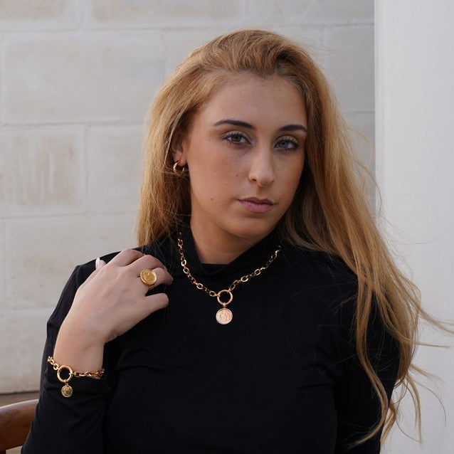 Collar con Colgante de Círculos y Moneda