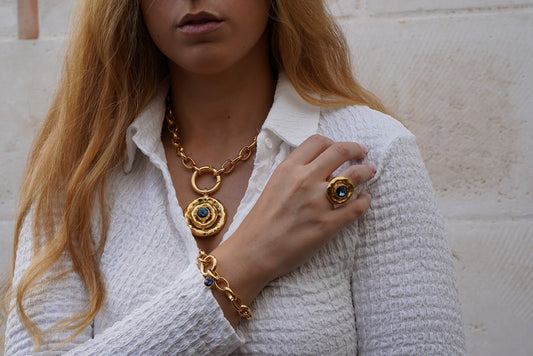 Collar con Colgante de Círculos y Cristal