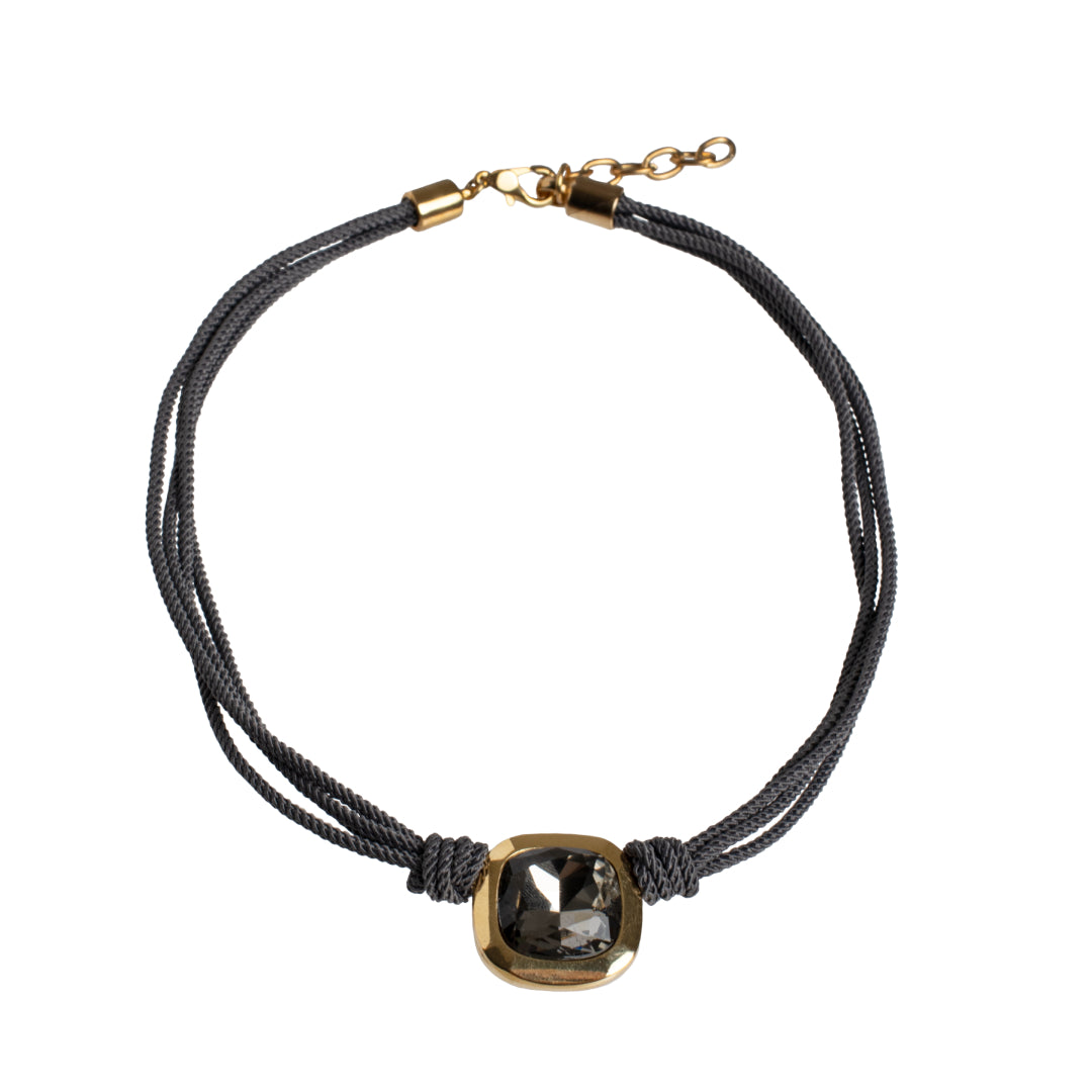 Collar de Múltiples Cordones y Colgante cuadrado Grande