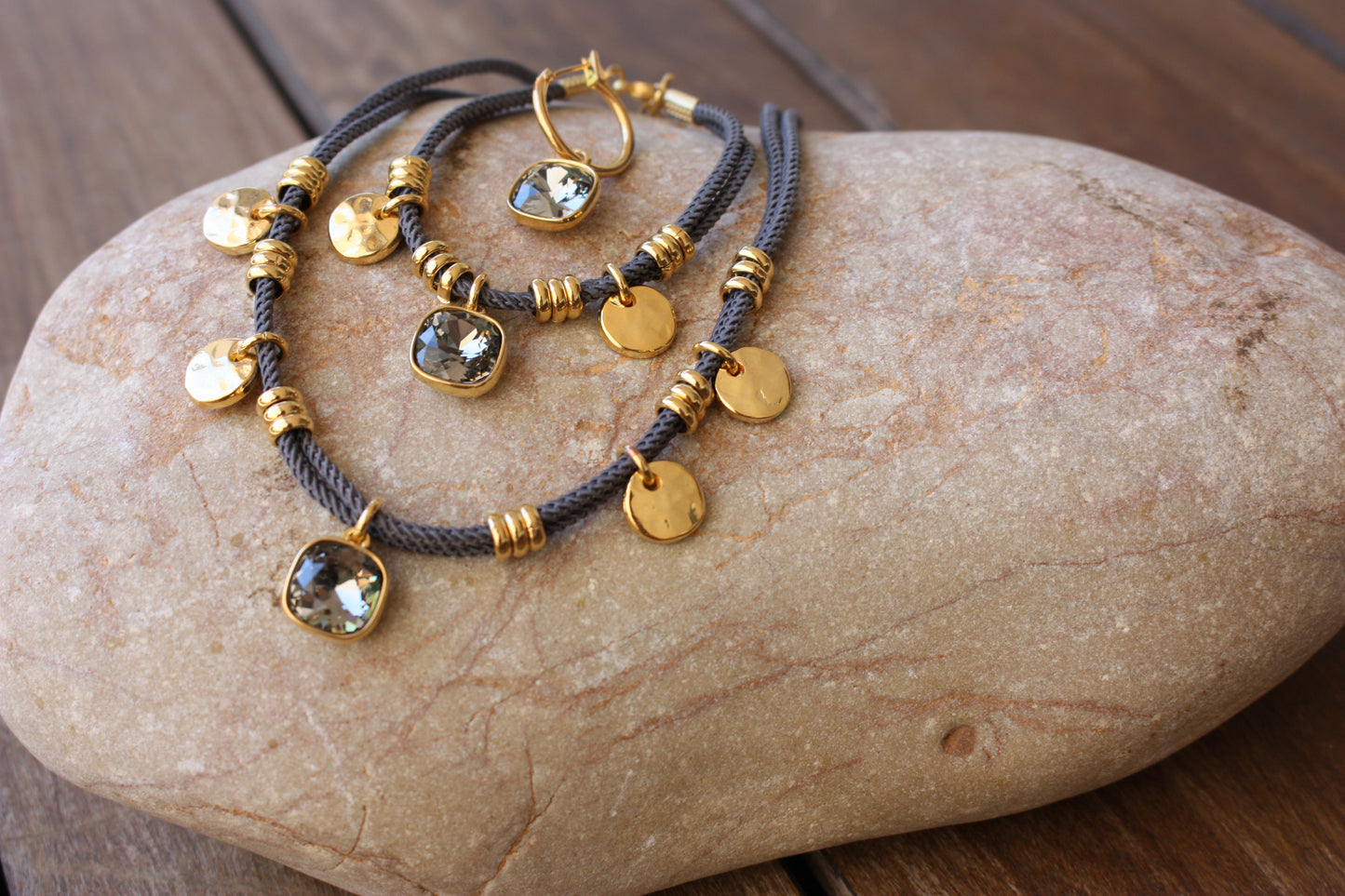 Pulsera de doble Cordón y Colgante Cuadrado