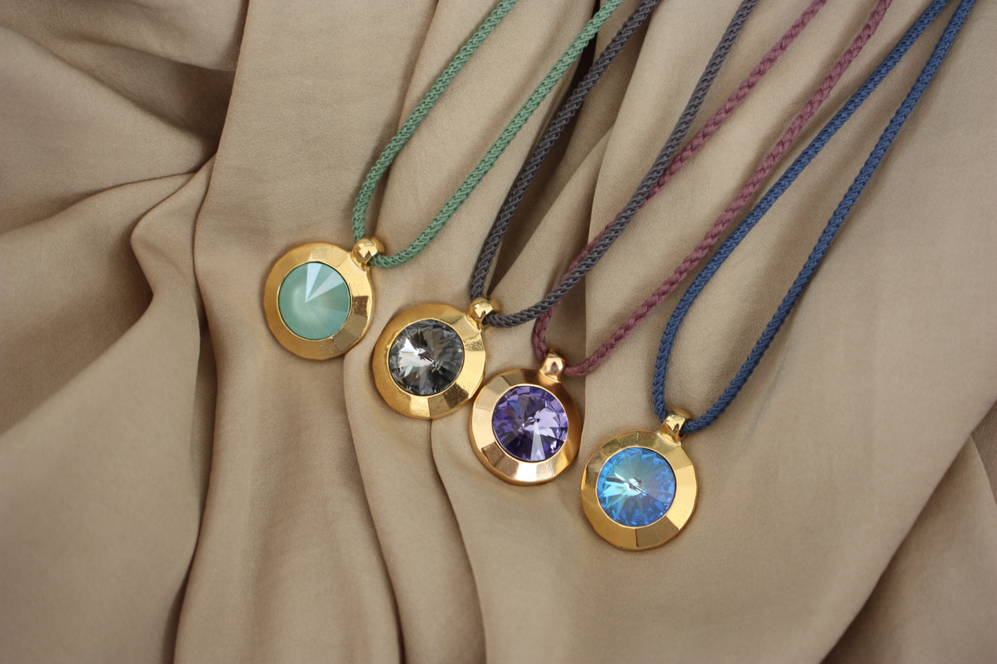 Collar de Cordón Trenzado con Cristal Pequeño/Grande