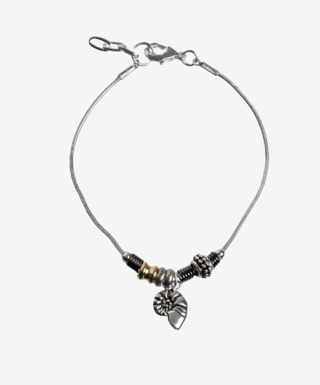 Pulsera de Cadena y Abalorios con Colgante Plateado