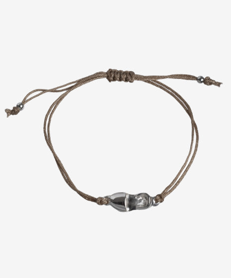 Pulsera con Cordón de Colores y Colgante Plateado