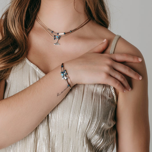 Pulsera de Doble Cuero con Abalorios y Colgante Plateado